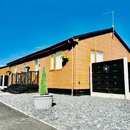 Tulip Cabin With Hot Tub York Exteriér fotografie